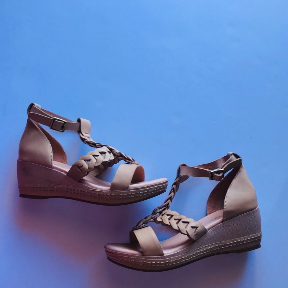 Elegant Tan Braided Wedge Sandals - Picture 5 of 12